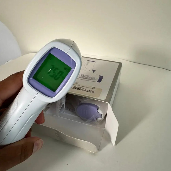 Infrared Thermometer white and purple new in box and another use (2x1) - Picture 7 of 7